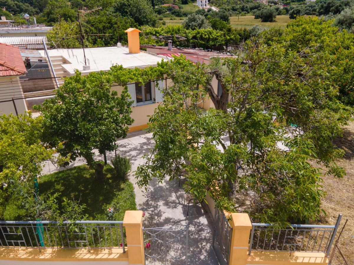 בית נופש Ira's House סאמי